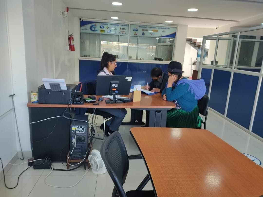 Interior de la oficina de Credi Fácil